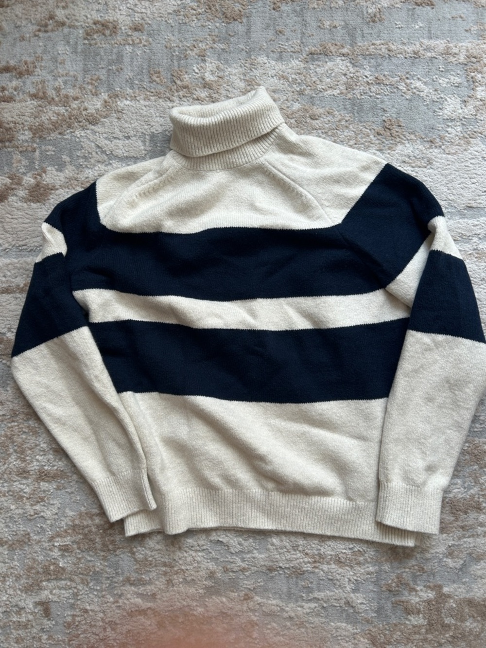 Banana Republic Men’s Turtleneck Striped Sweater in Cream and Navy - Size Large